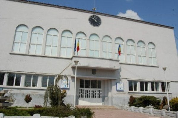 Se caută firmă care să repare sediul Primăriei Cernavodă